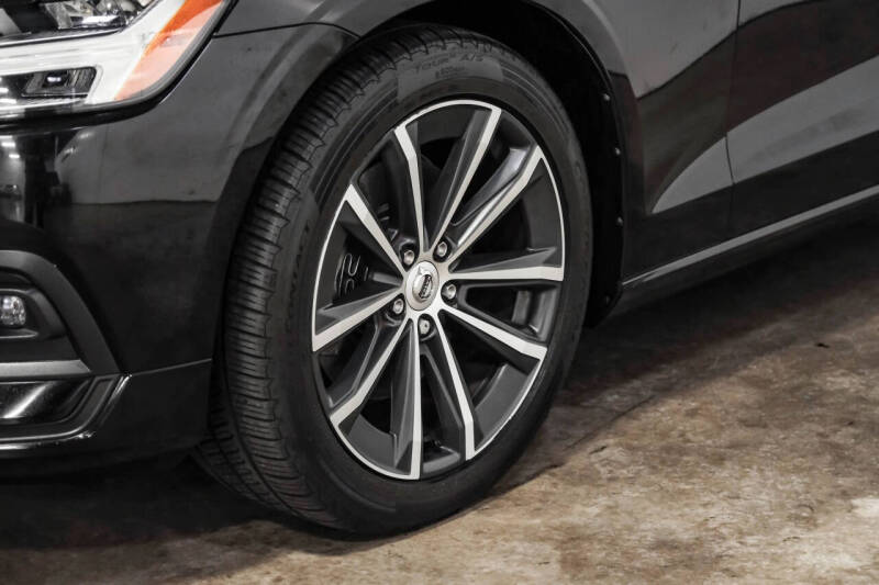 2021 Volvo V60 T5 Momentum