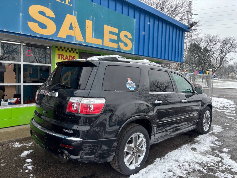 2011 GMC Acadia Denali photo 2