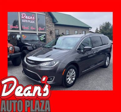 2018 Chrysler Pacifica for sale at Dean's Auto Plaza in York PA