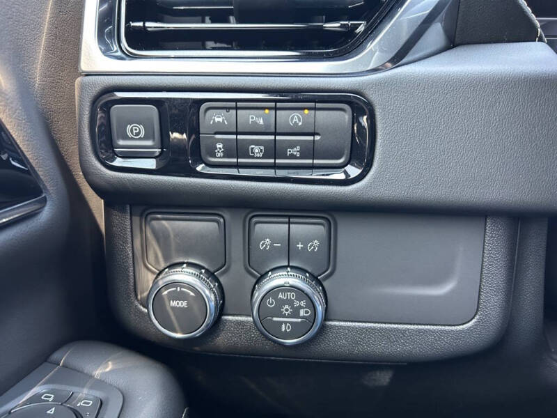 2025 GMC Yukon Elevation