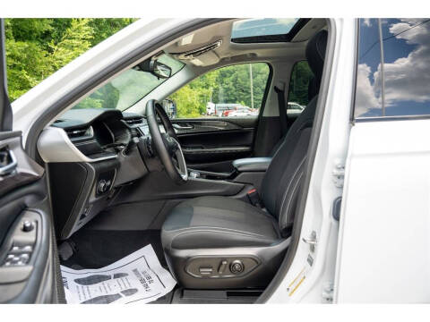 2022 Jeep Grand Cherokee Laredo