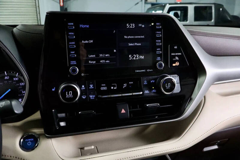 2022 Toyota Highlander Hybrid XLE