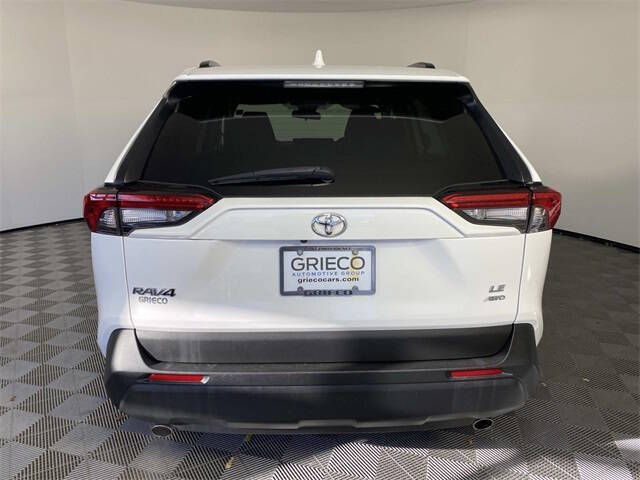 2021 Toyota RAV4 LE