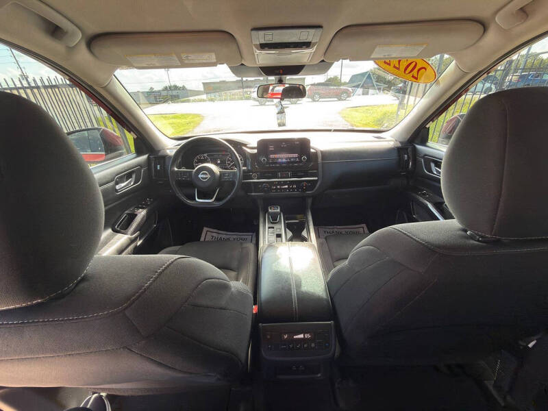 2022 Nissan Pathfinder SV