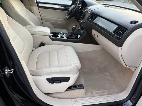 2016 Volkswagen Touareg VR6 Lux