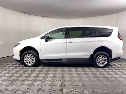 2024 Chrysler Voyager LX