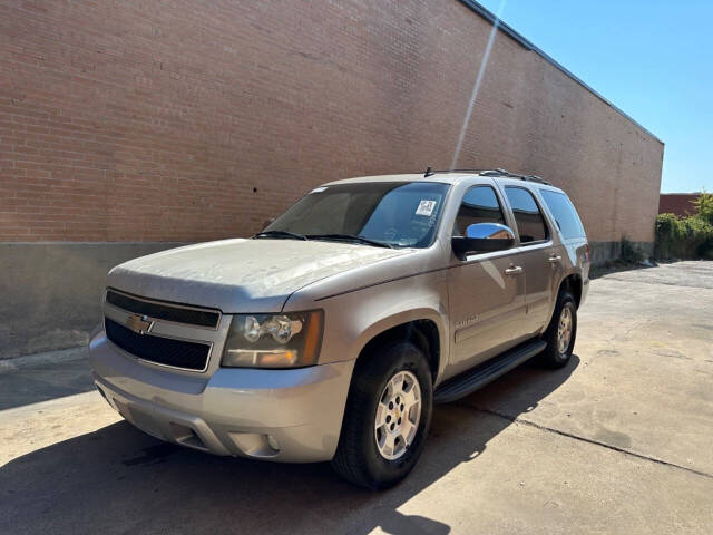 2007 Chevrolet Tahoe for sale at Sarenco Auto Inc in Dallas, TX