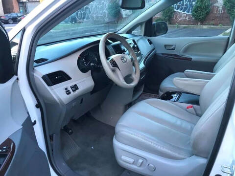 2014 Toyota Sienna XLE 8-Passenger