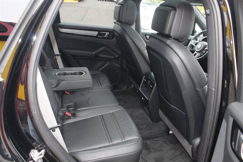 2022 Porsche Cayenne Platinum Edition