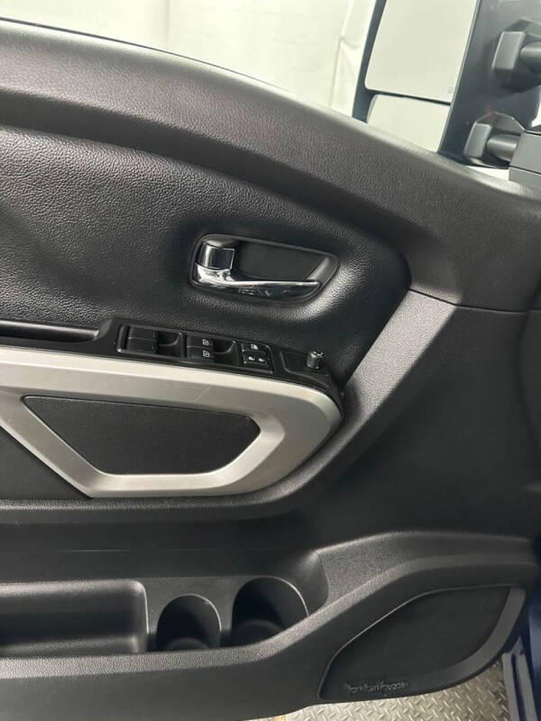 2018 Nissan Titan SV