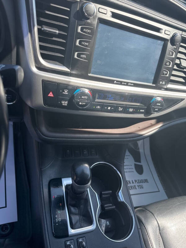 2017 Toyota Highlander SE