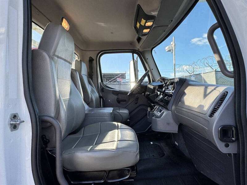 2015 Freightliner M2 106
