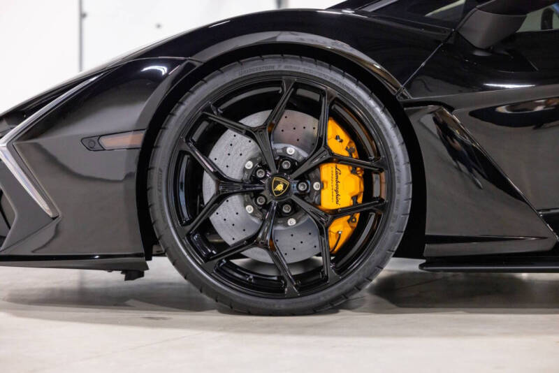 2025 Lamborghini Revuelto