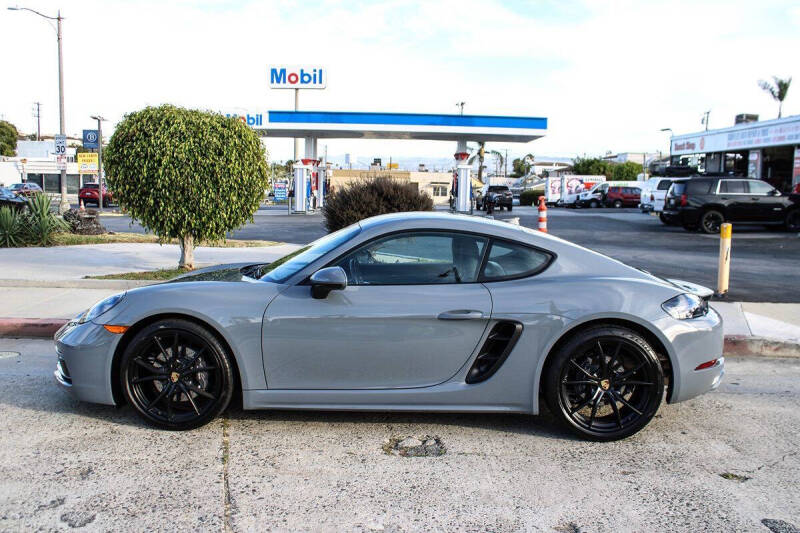 2025 Porsche 718 Cayman
