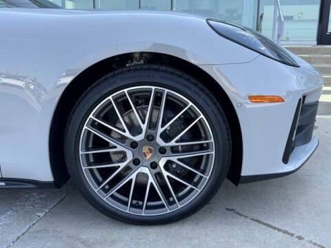 2025 Porsche Panamera 4