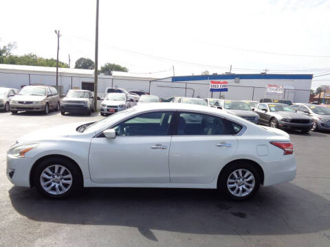 2014 Nissan Altima for sale at Cars Unlimited Inc in Lebanon TN