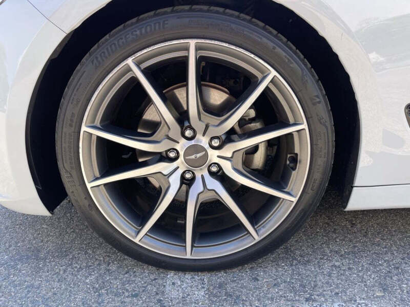 2022 Genesis G70