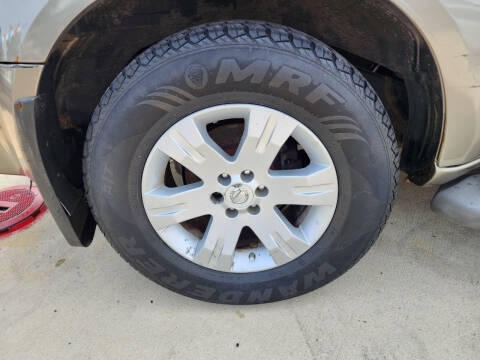 2005 Nissan Pathfinder LE