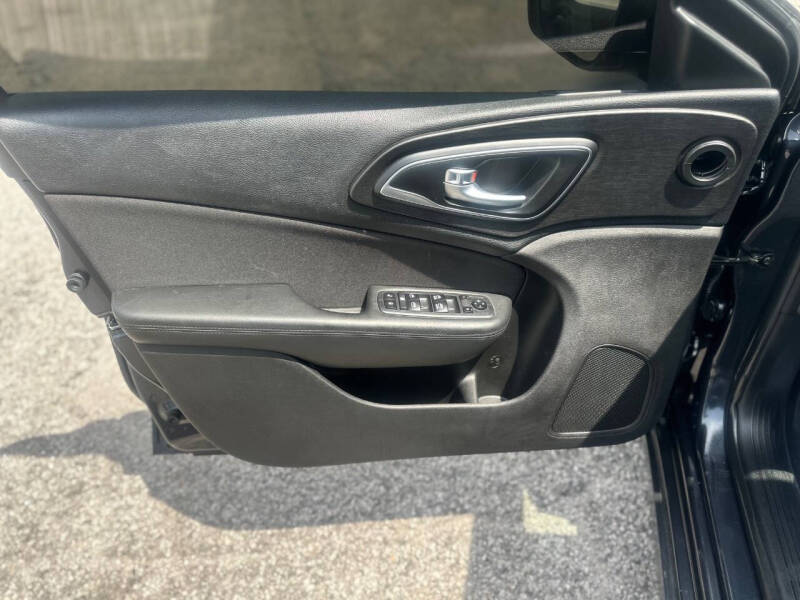 2016 Chrysler 200 Limited