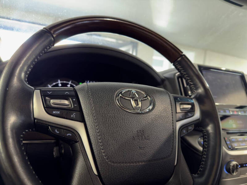 2018 Toyota Land Cruiser