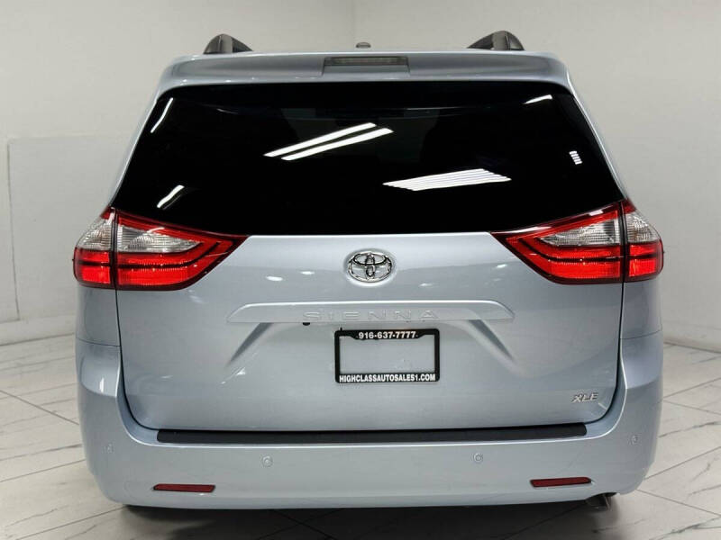 2016 Toyota Sienna XLE Premium 8-Passenger