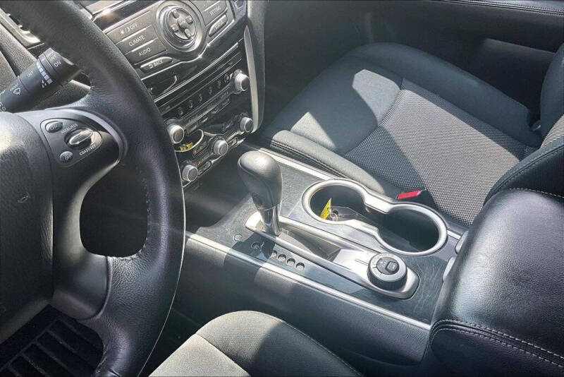 2018 Nissan Pathfinder SV