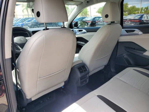 2025 Volkswagen Taos SE