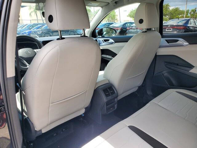 2025 Volkswagen Taos SE