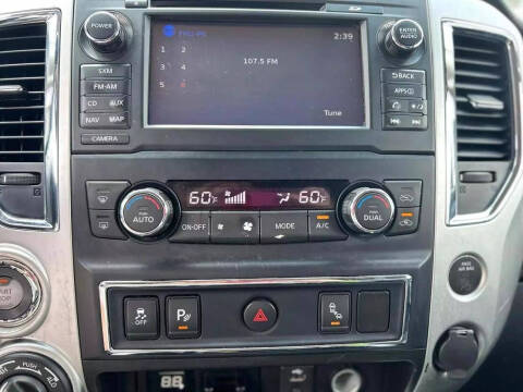 2017 Nissan Titan SV