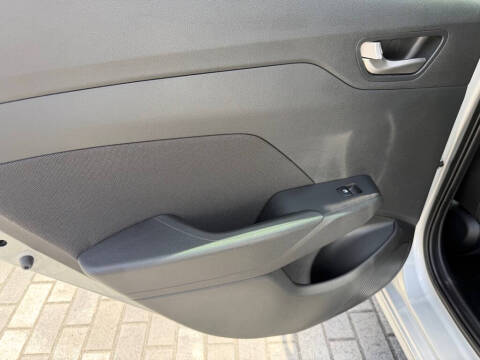 2022 Hyundai Accent SE