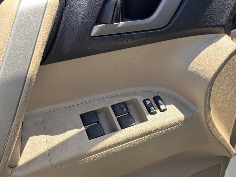 2011 Toyota Highlander SE