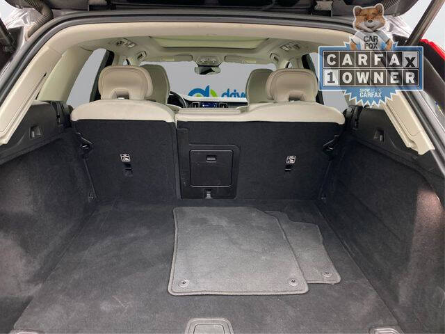 2022 Volvo XC60 B5 Momentum