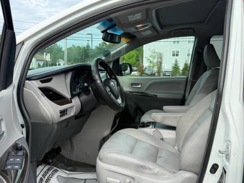2017 Toyota Sienna XLE 8-Passenger