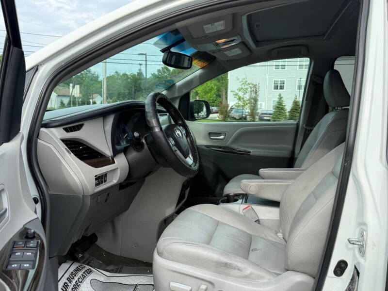2017 Toyota Sienna XLE 8-Passenger