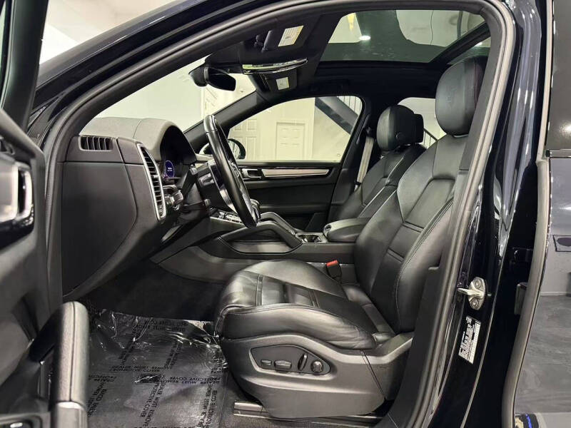 2022 Porsche Cayenne Platinum Edition