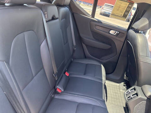 2024 Volvo XC40 B5 Plus Dark Theme