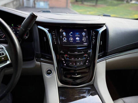 2018 Cadillac Escalade Luxury