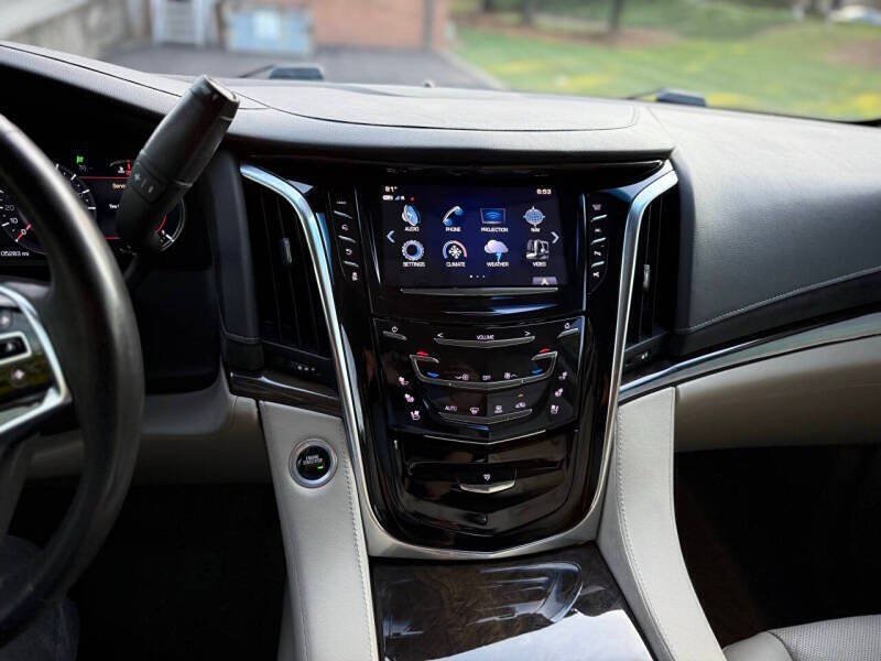 2018 Cadillac Escalade Luxury