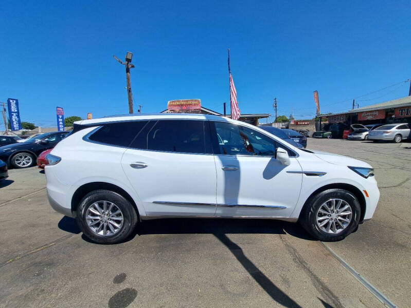 2023 Buick Enclave Essence