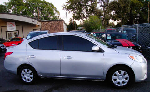 2014 Nissan Versa 1.6 SV