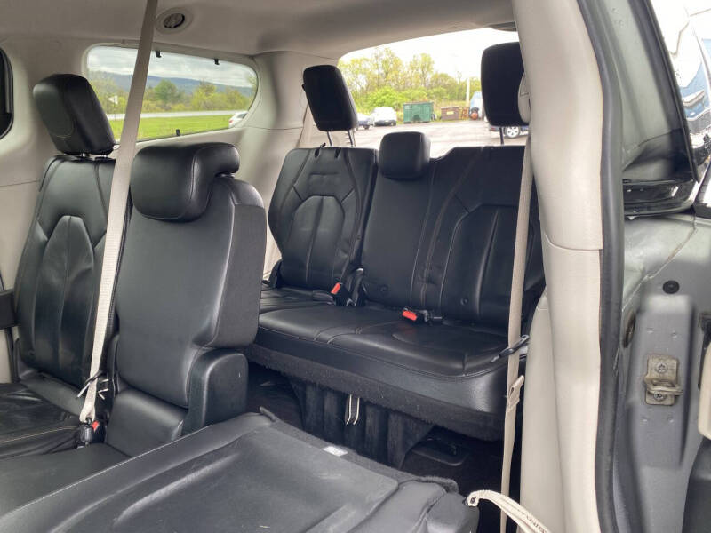 2017 Chrysler Pacifica Touring-L