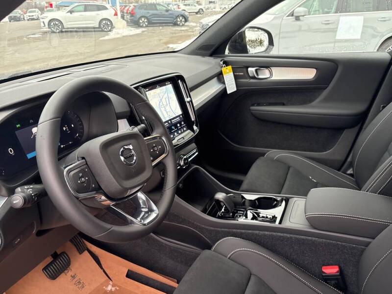 2026 Volvo XC40 B5 Ultra Black Edition