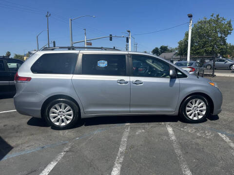 2014 Toyota Sienna XLE 7-Passenger