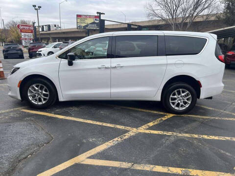 2024 Chrysler Voyager LX