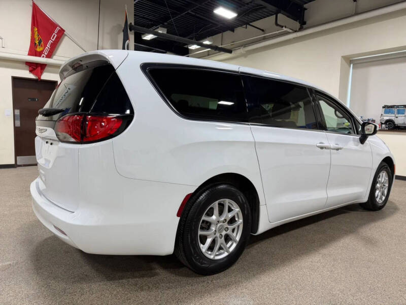 2021 Chrysler Voyager LX