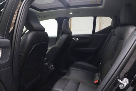 2025 Volvo XC40 B5 Plus Dark Theme