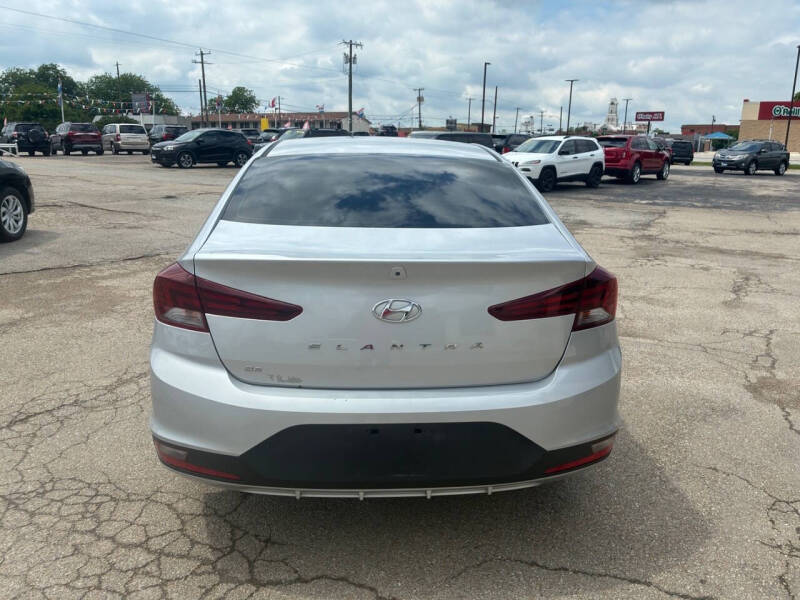 2019 Hyundai Elantra SE