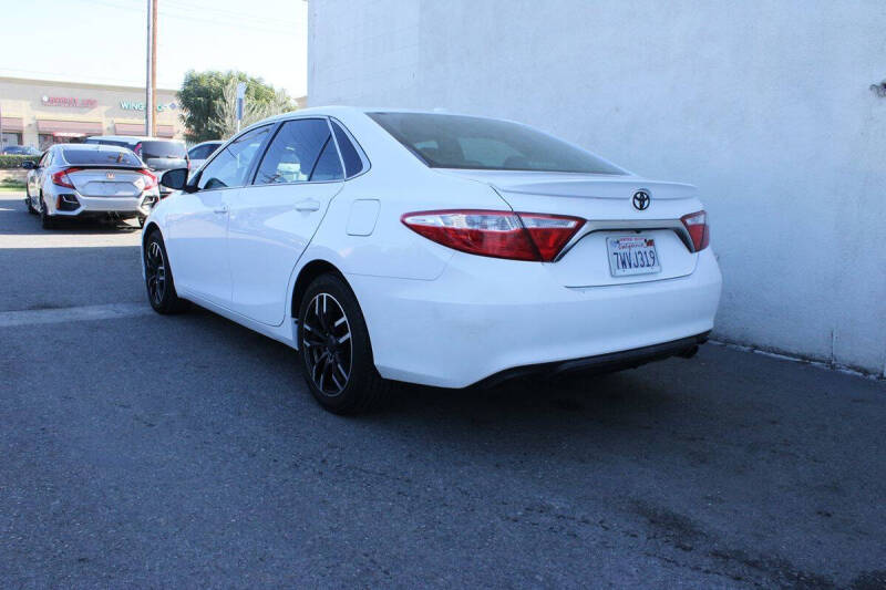 2017 Toyota Camry SE