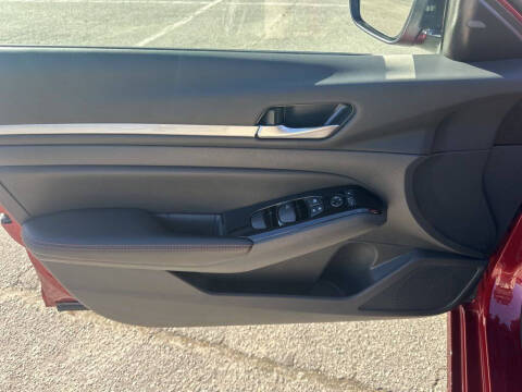 2025 Nissan Altima 2.5 SR