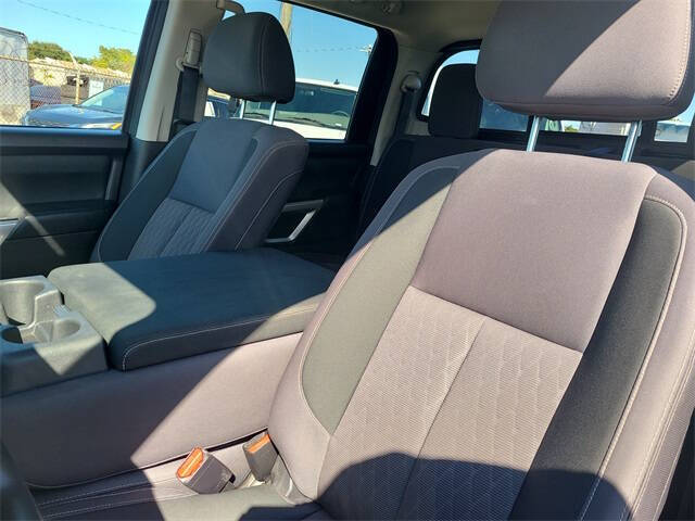 2023 Nissan Titan SV